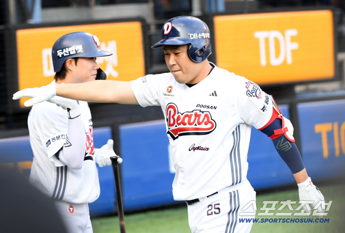  Doosan Yang Eui-ji, a solo shot, is hot from the first inning