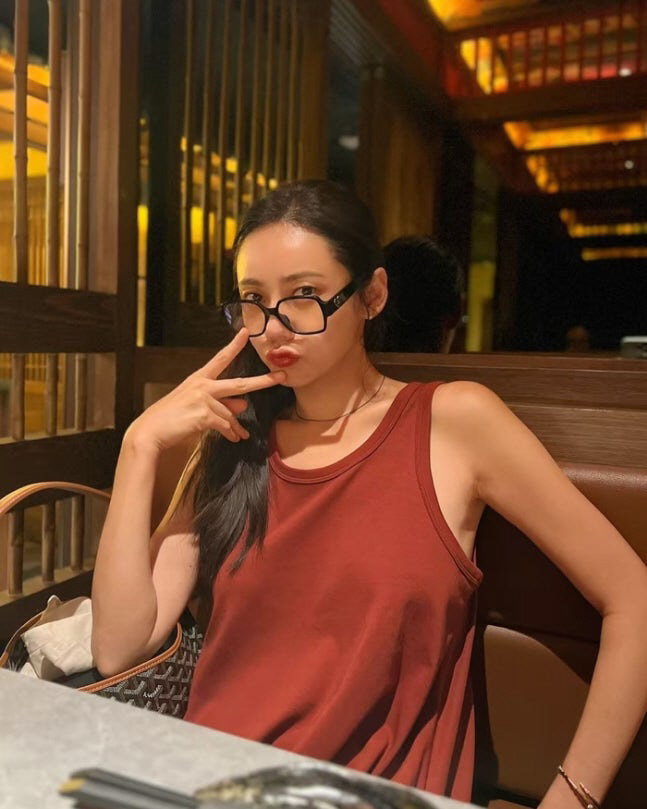  Chu Ja-hyun, 'Lovely' outside of the drama...She's wearing a sleeveless shirt. Innocent
