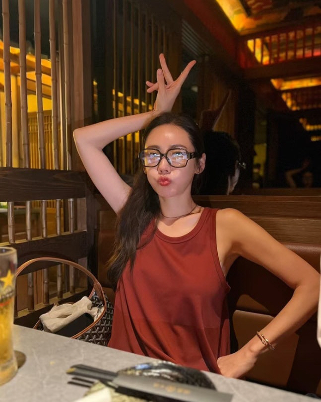  Chu Ja-hyun, 'Lovely' outside of the drama...She's wearing a sleeveless shirt. Innocent