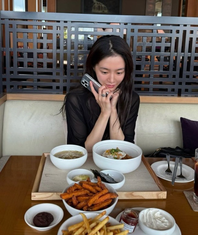  'Omg 2' Park Kyu-young reveals her daily life...A refreshing vacation on SNS