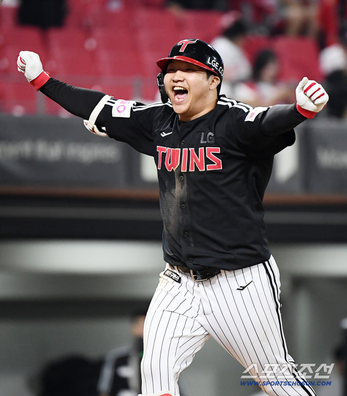 Turned at 3B1S. I thought it would be more of a match than a walk for a 25-year-old fourth batter who made the final two-run shot. 