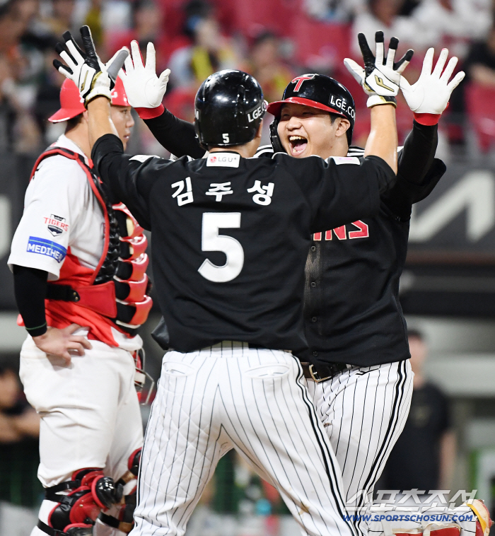 Turned at 3B1S. I thought it would be more of a match than a walk for a 25-year-old fourth batter who made the final two-run shot. 