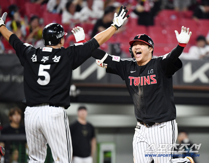 Turned at 3B1S. I thought it would be more of a match than a walk for a 25-year-old fourth batter who made the final two-run shot. 