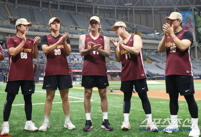 Wells, who finally leaves the Gocheok Dome, caught the last-place club in the breakup again, but when will the lucky ball appear (Goguk site)