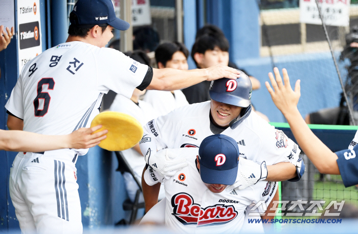 What a waste! Doosan's Park Joon-soon was one short hit short of his first cycling hit as a teenager