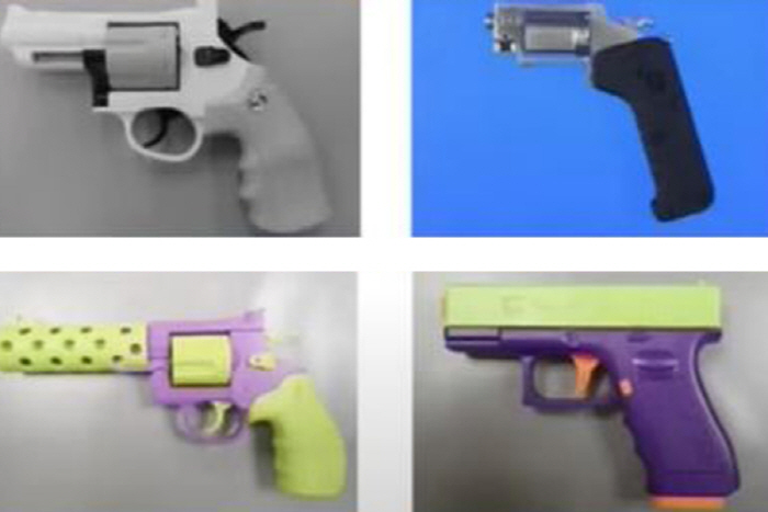 Can the draw toy pistol fire live ammunition? ...It's a real killer