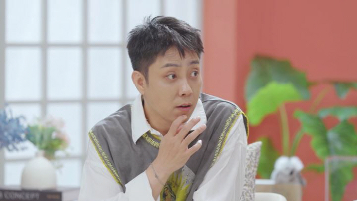 Eun Ji-won feels like a bookkeeping waiter at a confession nightclub ahead of the remarriage of a stylist who is nine years younger than her (Doll Singles 7)