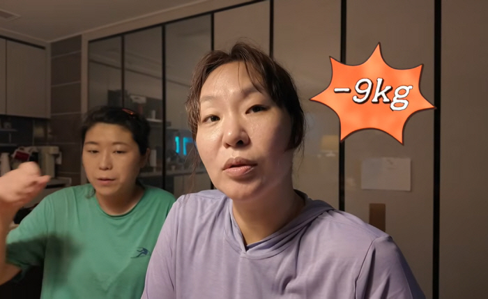 I lost 9kg just 2 months after the fifth birth of Jung Ju-ri and lost it as a running crew..Running even while you're on an axon