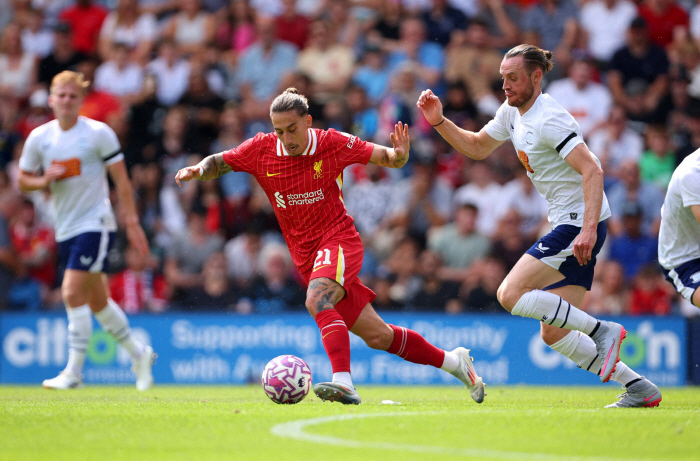 If you were here, Liverpool DF, Jota was in tears on his left hand