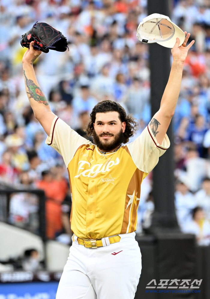 If you win three gold medals, including batting average, and if you hit 30 home runs, you're a MVP candidate, but it's a no-brainer. Ponce is so... 