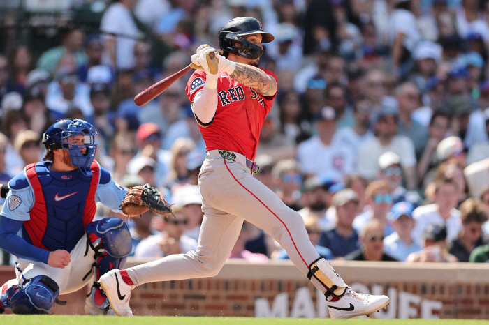 In the end, trade rumors that broke out brought in a triple machine and Lee Jung-hoo as a DH medium, sighing at 0.190 in the second half