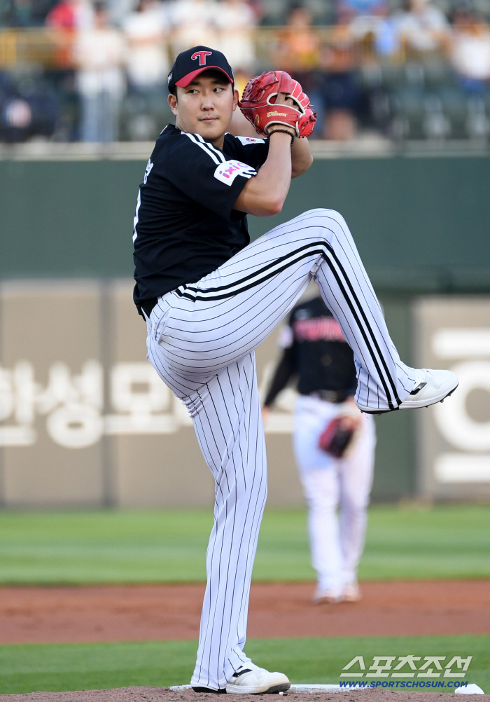 Is it LG's sweep or KIA's defense. The third face-off is Son Joo Yeongyang and Hyunjong. The winner is