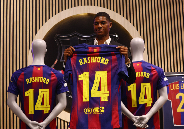It feels like I'm at home! Manchester United's gold side, one-year loan with a complete transfer option to Barcelona  number 14 