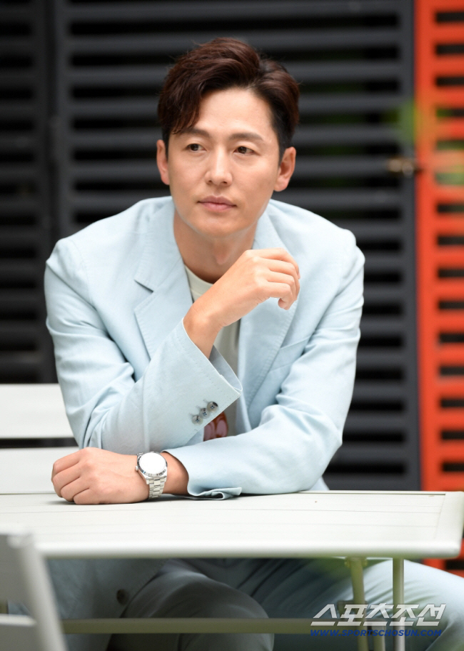 Lee Jung-jin, 46-year-old bachelor Why you don't talk to your favorite 女 when you meet them, you're afraid