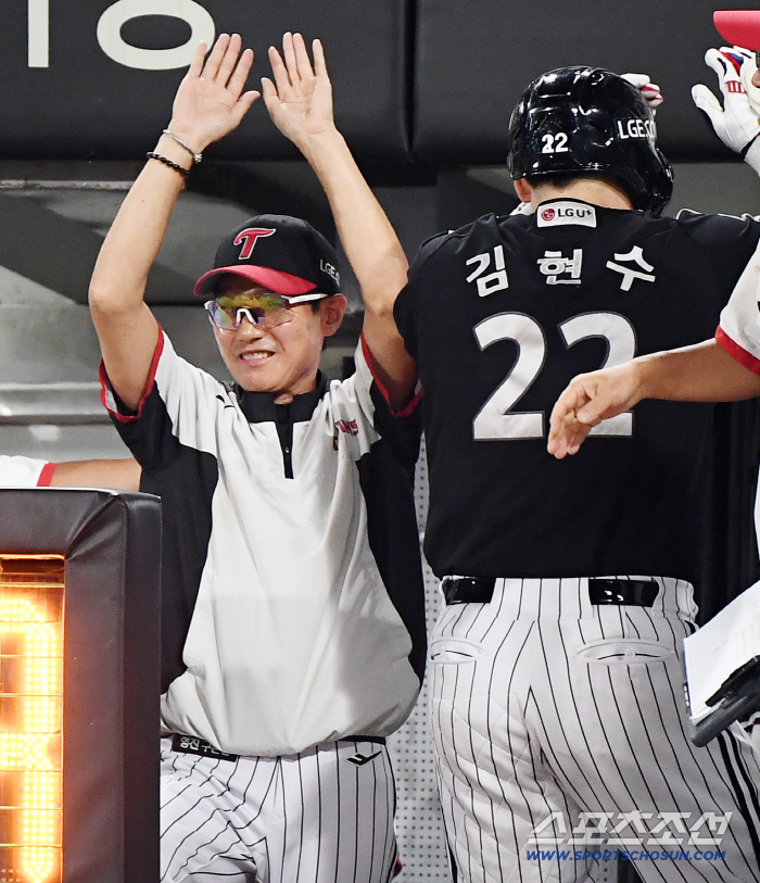 LG scored eight points in the top of the eighth inning of the Mega Twin Spo, KIA sweep → four consecutive wins. KIA bullpen collapsed again after 6 scoreless innings as a major pitcher. The distant second place. 