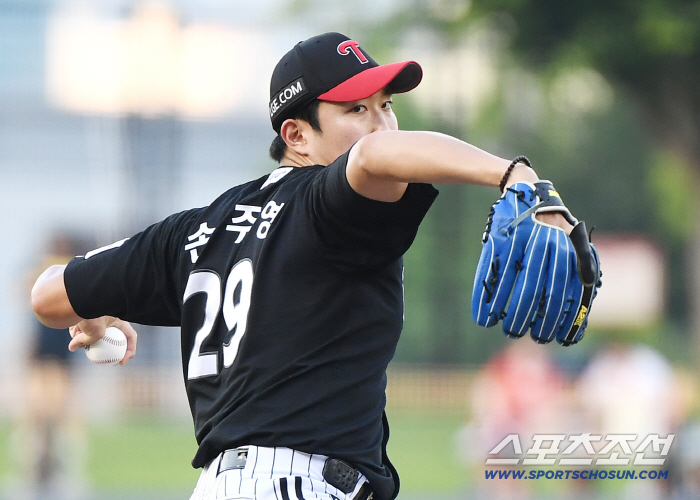 LG scored eight points in the top of the eighth inning of the Mega Twin Spo, KIA sweep → four consecutive wins. KIA bullpen collapsed again after 6 scoreless innings as a major pitcher. The distant second place. 