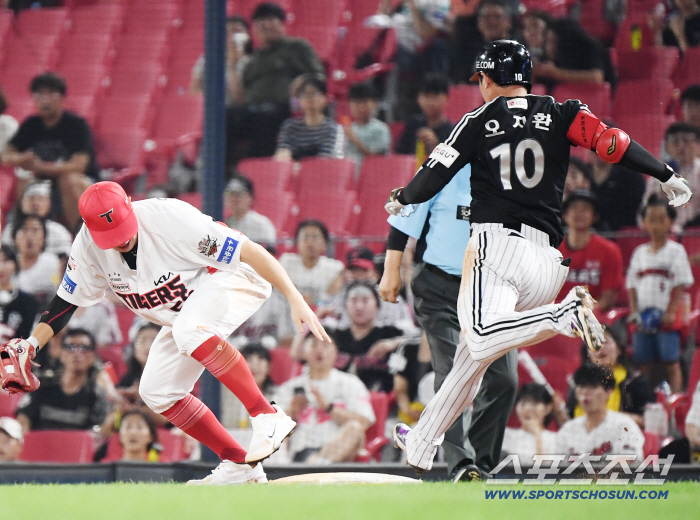LG scored eight points in the top of the eighth inning of the Mega Twin Spo, KIA sweep → four consecutive wins. KIA bullpen collapsed again after 6 scoreless innings as a major pitcher. The distant second place. 