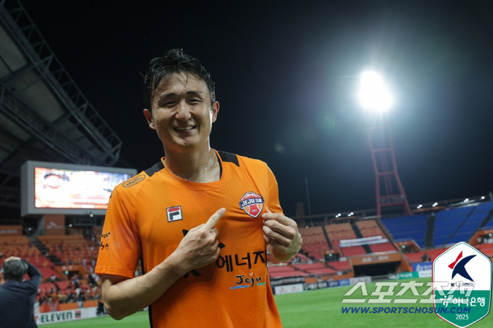 Lucky Vicky, drama master Jeju fullback Lim Chang-woo. Today is the same day as the Seoul match a year ago, 3 to 2, and the score
