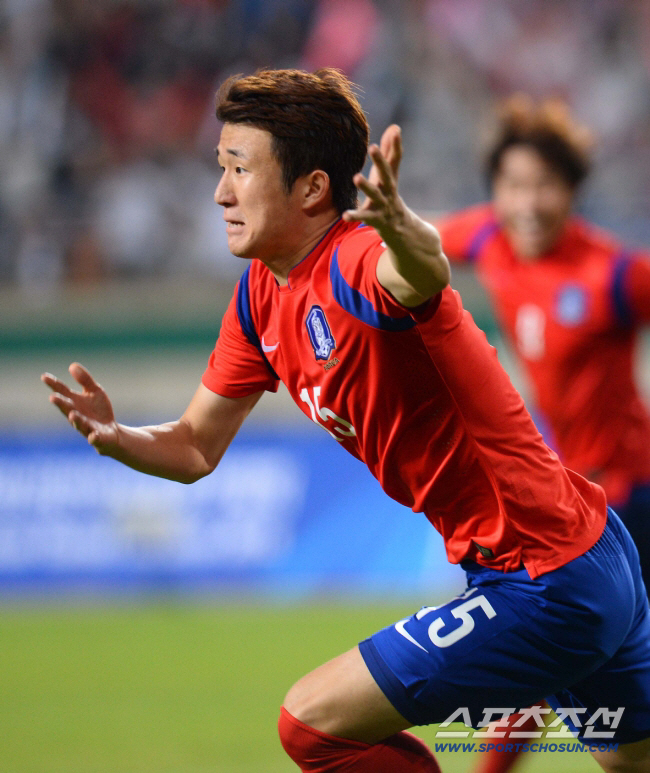 Lucky Vicky, drama master Jeju fullback Lim Chang-woo. Today is the same day as the Seoul match a year ago, 3 to 2, and the score