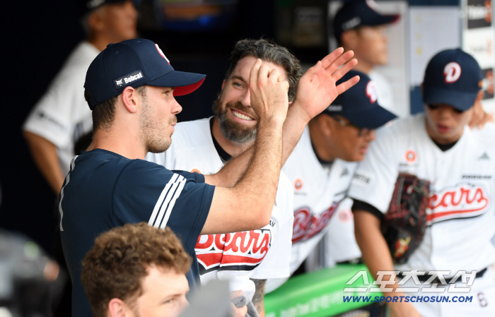 Next time, Jack Rogue compliments next to Cave who passed Jamsil Stadium are calling for a home run again