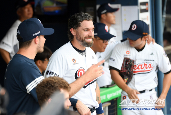 Next time, Jack Rogue compliments next to Cave who passed Jamsil Stadium are calling for a home run again