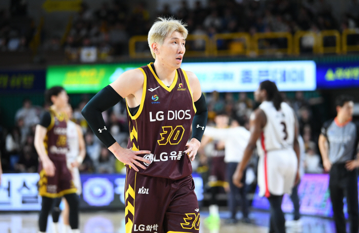 No Retirement vs No Team Joining A tense confrontation between LG and Du Kyung-min. The contract is over. What did both sides say