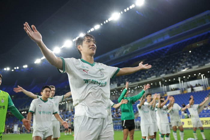  You didn't see me crying  Choosing a U-turn Daejeon → One Club Ulsan's Dagger, Moongle Lee Myung-jae's sincerity...Let's go to the World Cup. Let's go back to the beginning