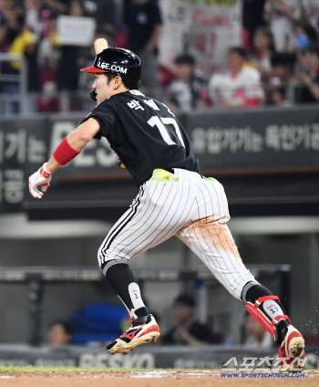 Park Hae-min also broke down the KIA bullpen. 00 to 80 for fake bunt & slash. Manager Yeom Kyung-yeop praised his concentration on winning. 