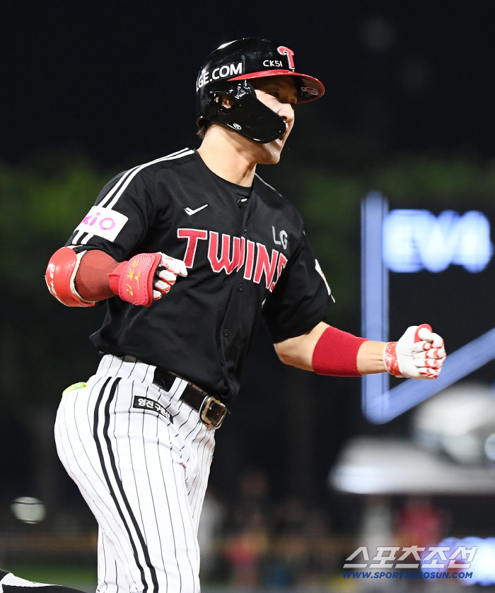 Park Hae-min also broke down the KIA bullpen. 00 to 80 for fake bunt & slash. Manager Yeom Kyung-yeop praised his concentration on winning.
