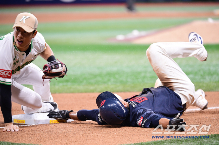  Hoyoung avoided tag and managed to be safe