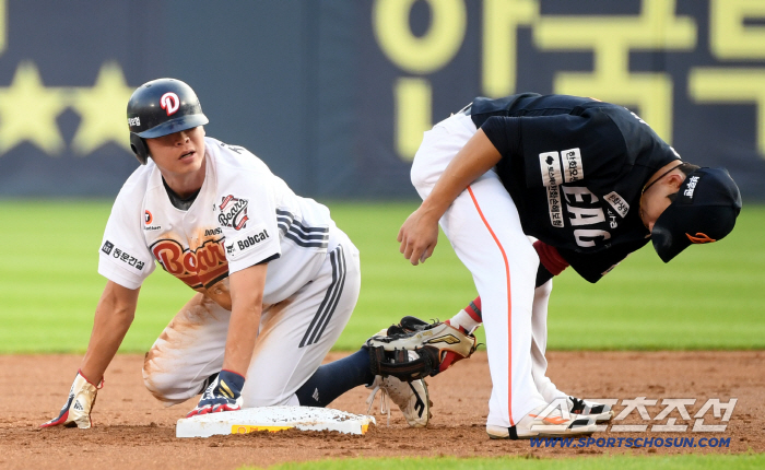  Jung Soo Bin stole second base