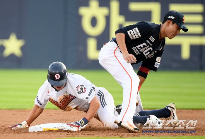  Jung Soo-bin's phone-swapping stolen base