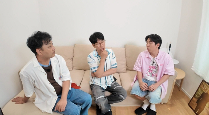 Seok-jin, who doesn't know much about skits, who Yoo Jae-seok also admitted, is not good at skits...I was cut when I was a rookie (Holmes)