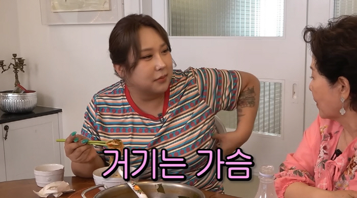 Sunwoo Yong-yeo, a bad hand for satire chest...You're too big, too