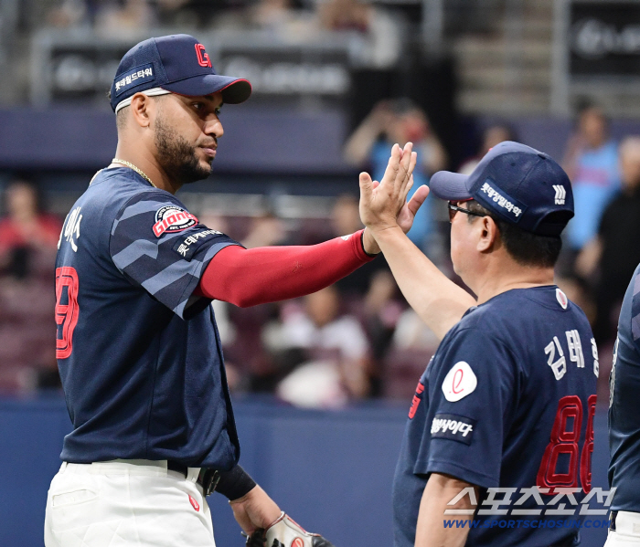 What if there's no home run! Korean foreigners, who solve the giant group with every chance, have 10 home runs, but are No. 1 in batting average and hits (Gochuk site)