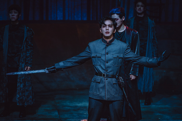 Yoo Seung-ho and Son Ho-jun, the performance of the play Killing Caesar...Brutus and Caesar Reinterpreted the Perfect Reinterpretation