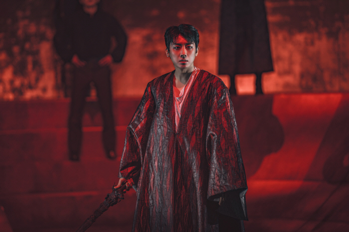 Yoo Seung-ho and Son Ho-jun, the performance of the play Killing Caesar...Brutus and Caesar Reinterpreted the Perfect Reinterpretation