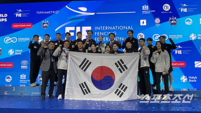 女 Epee's world No. 1 presence, Tbilisi World Championship Shines!
