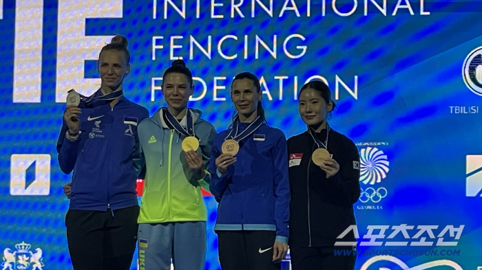 女 Epee's world No. 1 presence, Tbilisi World Championship Shines!