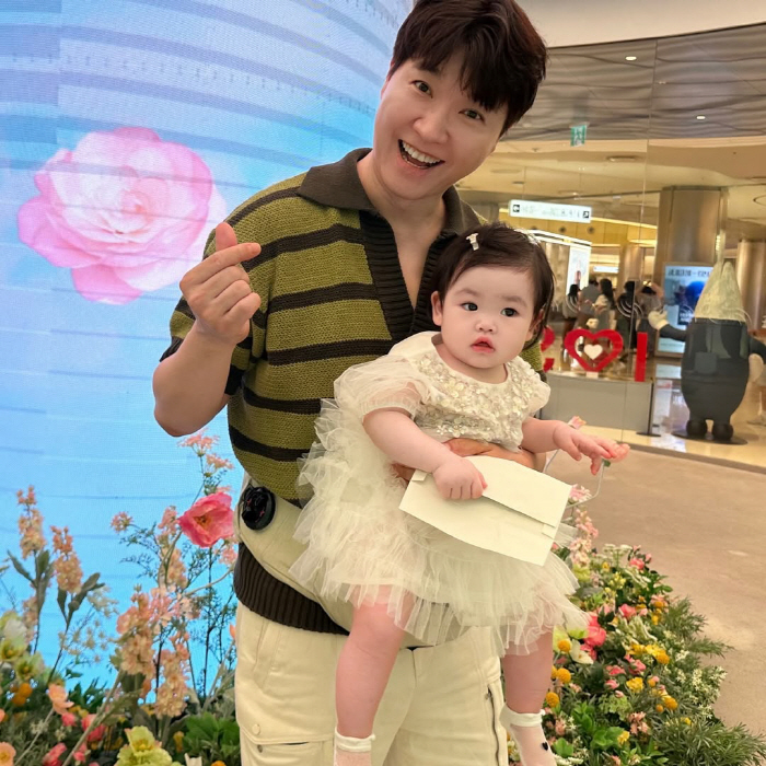 54-year-old Park Soo-hong even calls her 9-month-old daughter a mother