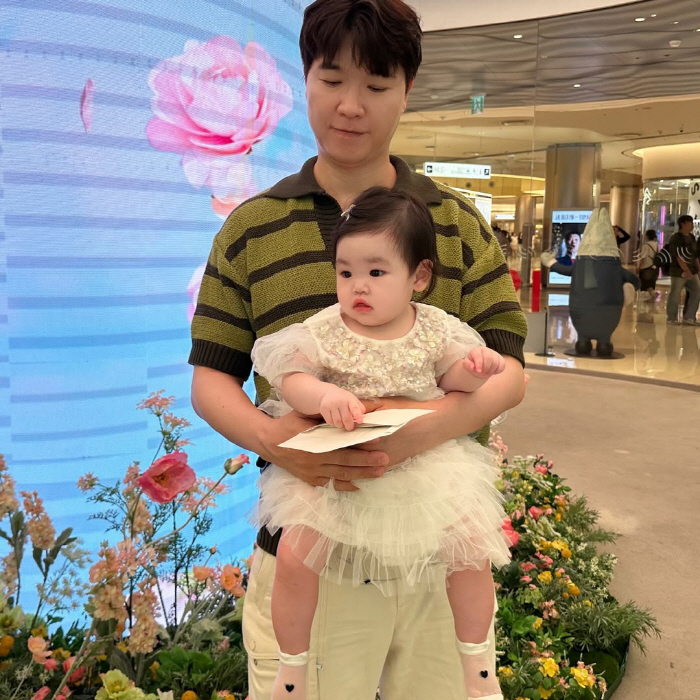 54-year-old Park Soo-hong even calls her 9-month-old daughter a mother