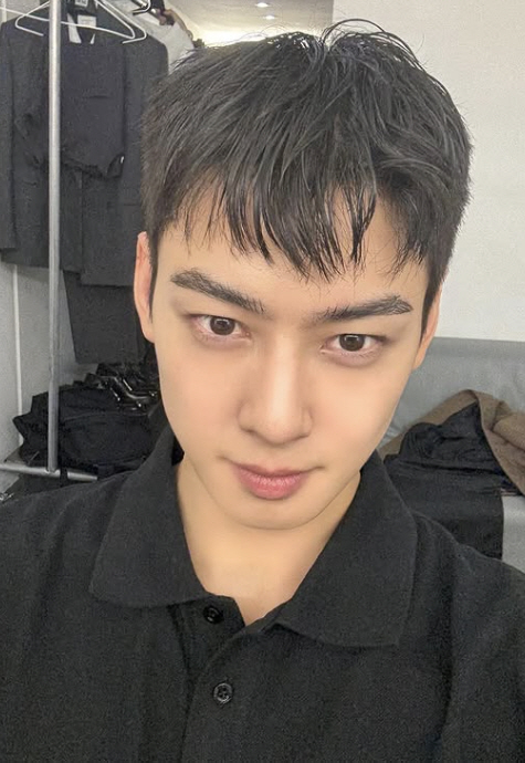 Cha Eun-woo Shares Heartfelt Message Ahead of Military Service