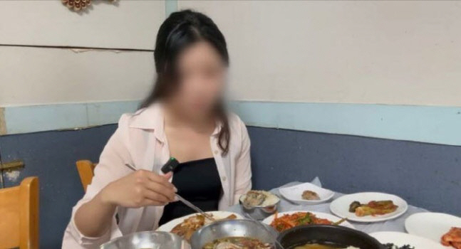  'I don't want to confront you anymore'... Yeosu Eating Alone YouTuber Receives Apology from Restaurant → Controversy Ends