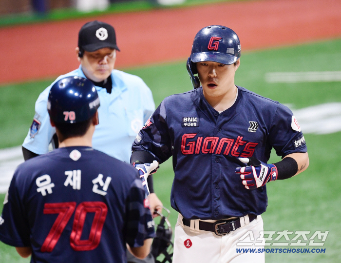 It's worth the wait! 2G consecutive final hit → 6 runs and 4 hits in 2 days…Lotte's savior who was suffering from poverty. 