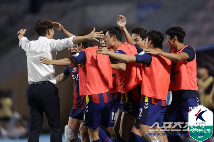 I've been watching for a long time. Sharp Kim Eun-joong's perspective and accompanying leadership led by Willian Hyun-beom