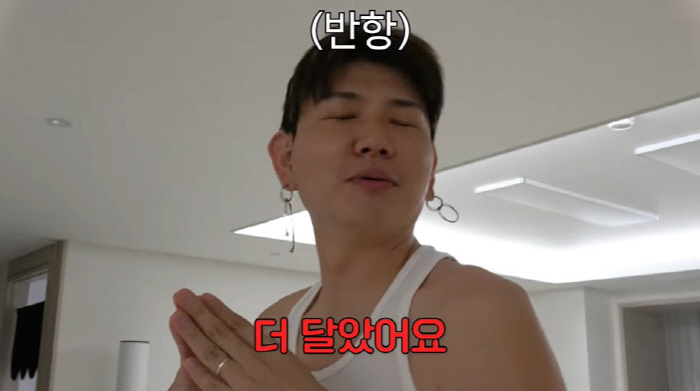 Jason opened up about the earring controversyThank you, but I won't take it. (Hong SUN TV)