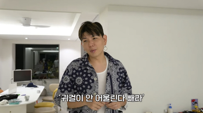 Jason opened up about the earring controversyThank you, but I won't take it. (Hong SUN TV)