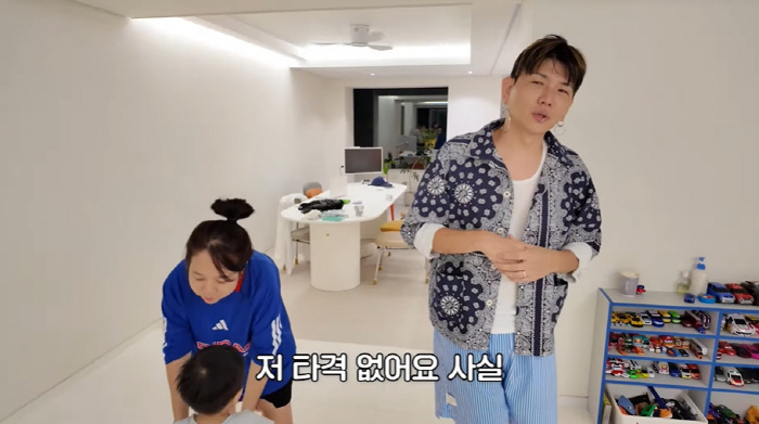 Jason opened up about the earring controversyThank you, but I won't take it. (Hong SUN TV)