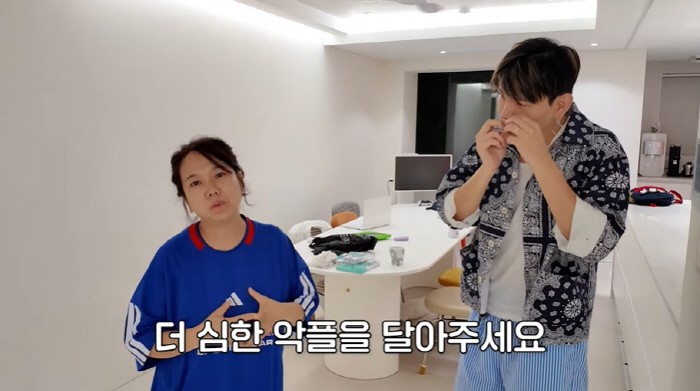 Jason opened up about the earring controversyThank you, but I won't take it. (Hong SUN TV)