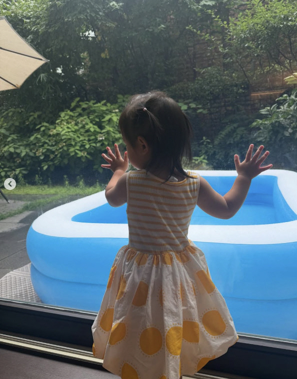 Lee Byung-hun ♥ Lee Min-jung sets up a daughter-only swimming pool in the garden of her house with 38,000 won of happiness